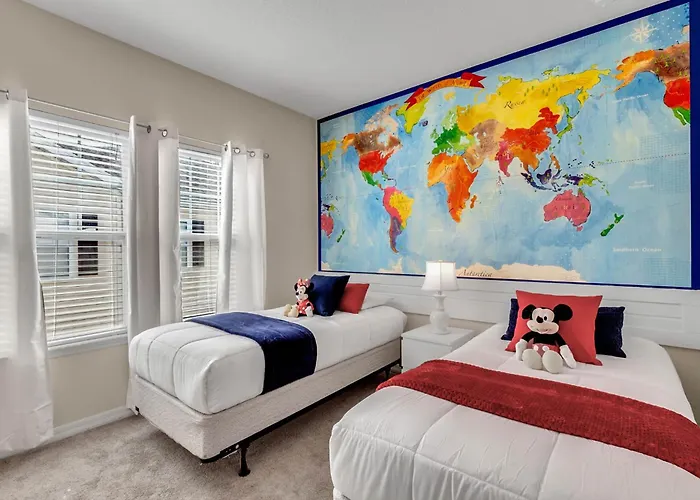 4 Bedrooms - 3 Bathrooms - Lucaya Village 15-101