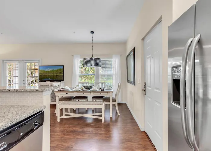4 Bedrooms - 3 Bathrooms - Lucaya Village 15-101
