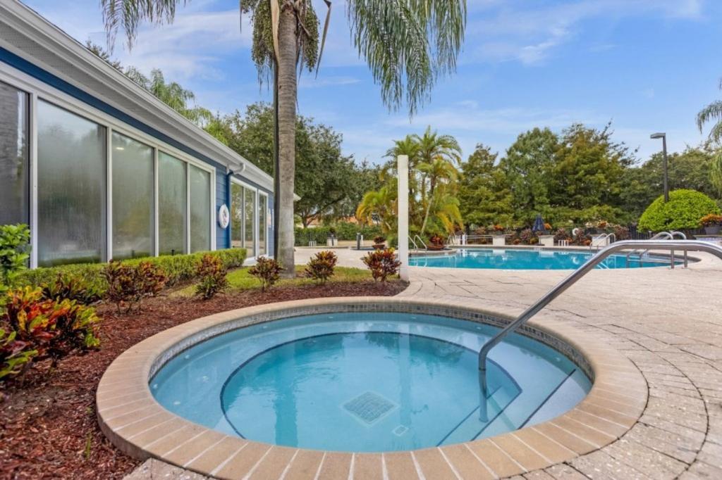 4 Bedrooms - 3 Bathrooms - Lucaya Village 15-101 Hébergement de vacances Orlando