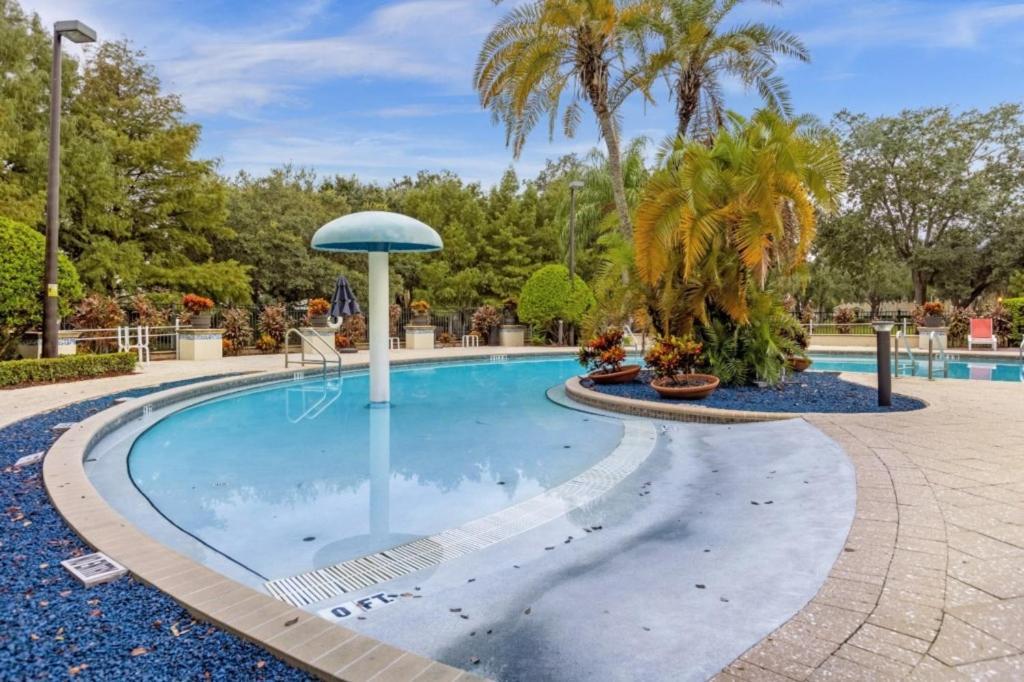 4 Bedrooms - 3 Bathrooms - Lucaya Village 15-101 Hébergement de vacances *