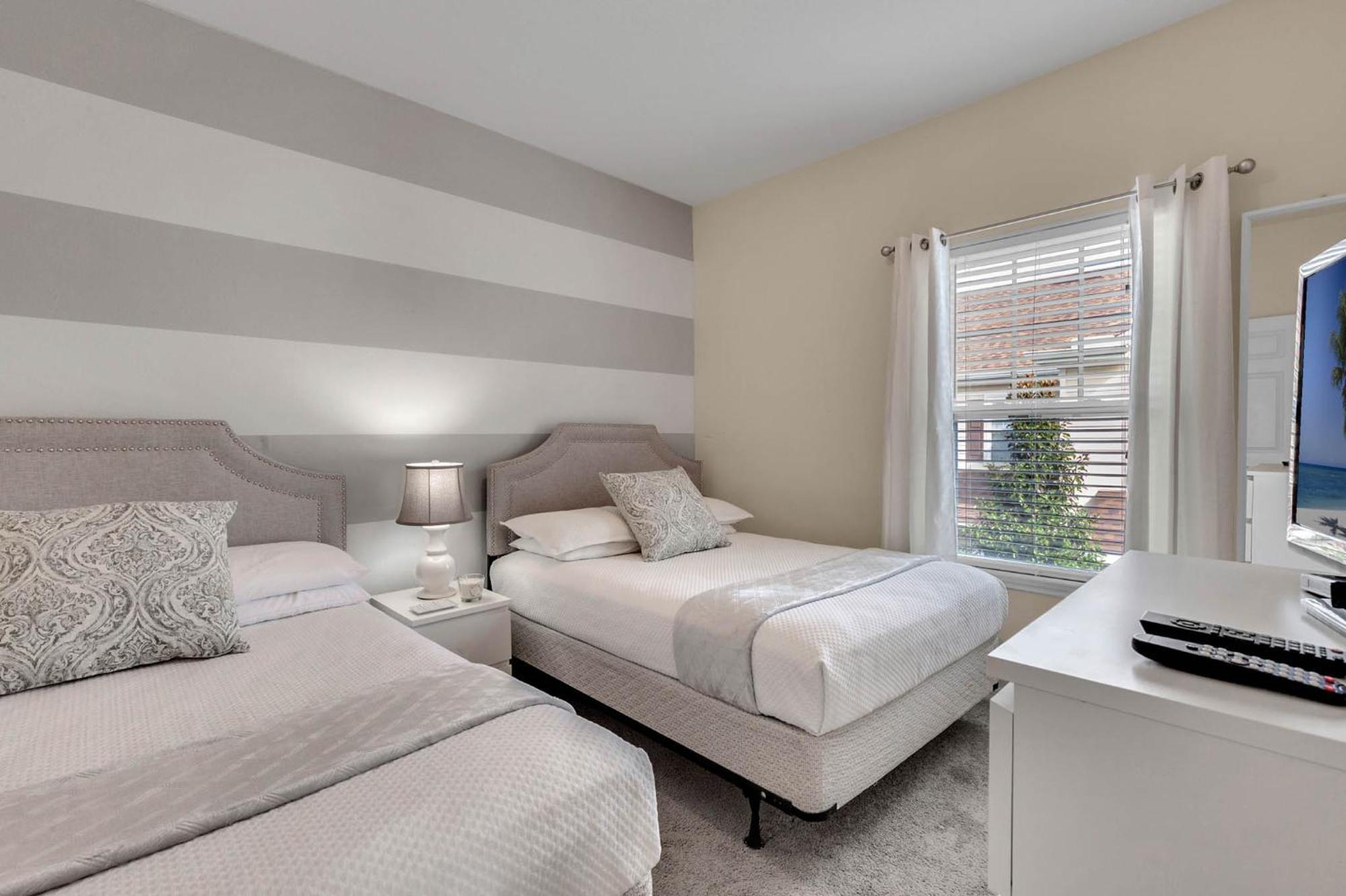 4 Bedrooms - 3 Bathrooms - Lucaya Village 15-101 Hébergement de vacances Orlando